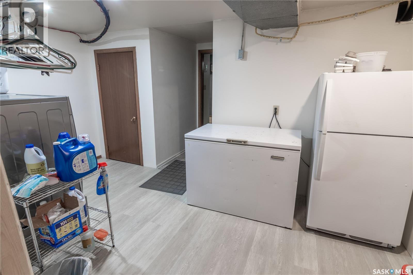 3708 Lakeview Avenue, Regina, SK - Indoor Photo Showing Laundry Room