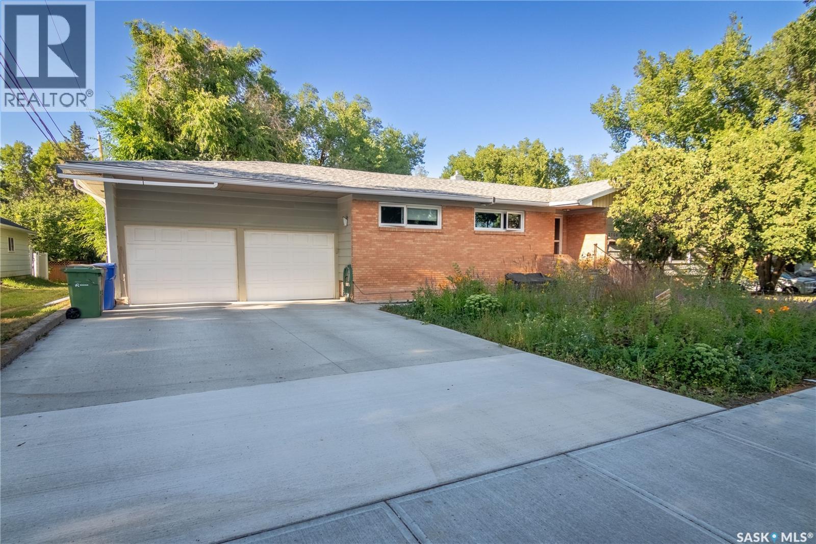 3708 Lakeview Avenue, Regina, SK - Outdoor