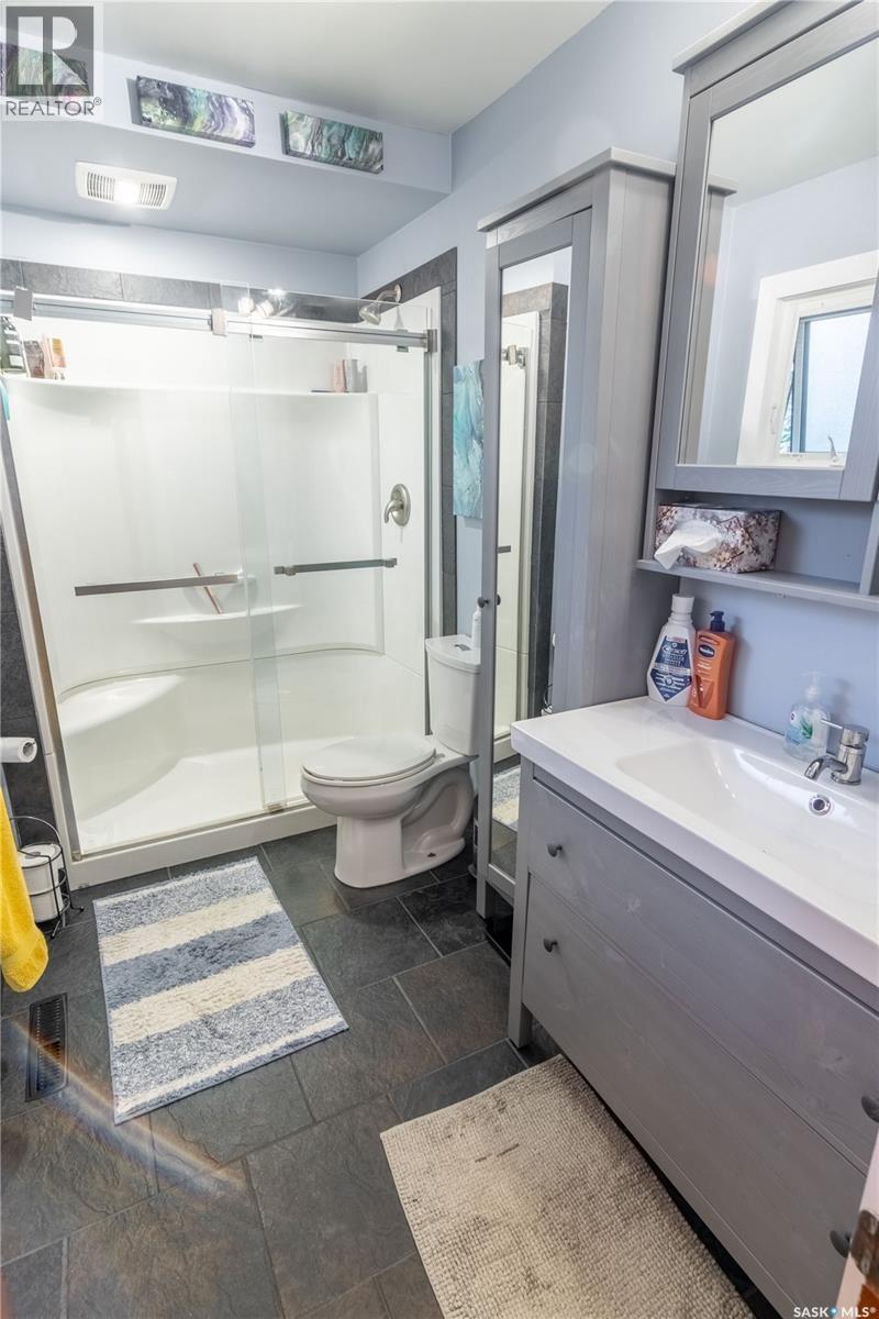 3708 Lakeview Avenue, Regina, SK - Indoor Photo Showing Bathroom