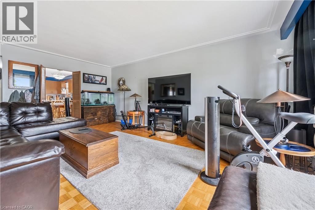 101 Secord Avenue, Kitchener, ON - Indoor Photo Showing Living Room