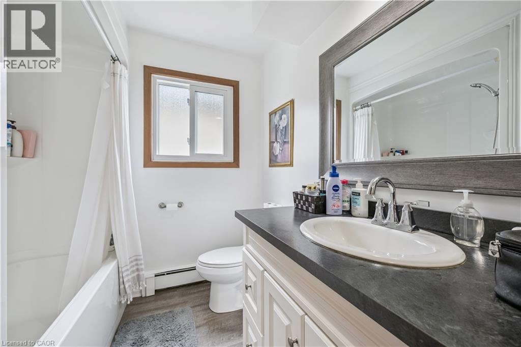101 Secord Avenue, Kitchener, ON - Indoor Photo Showing Bathroom
