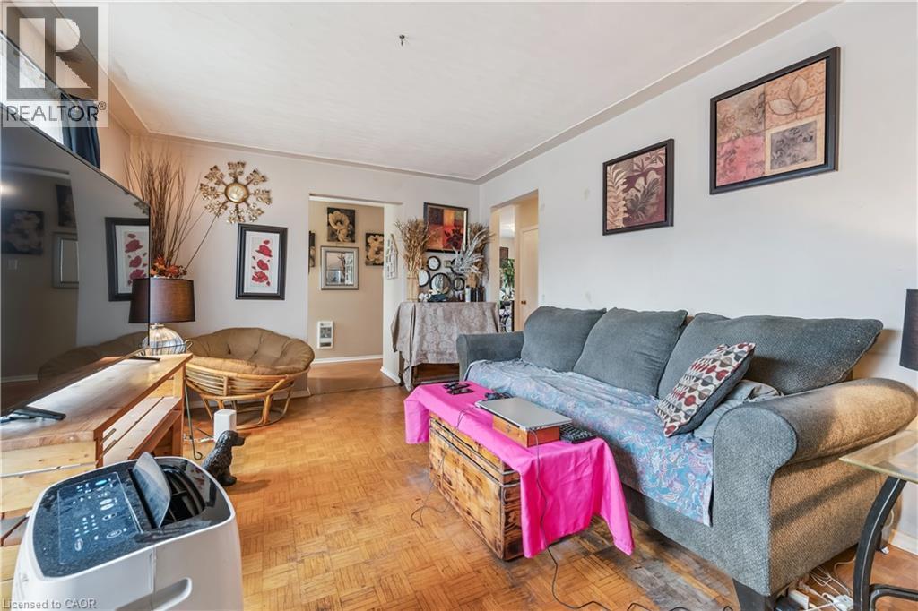 101 Secord Avenue, Kitchener, ON - Indoor Photo Showing Living Room