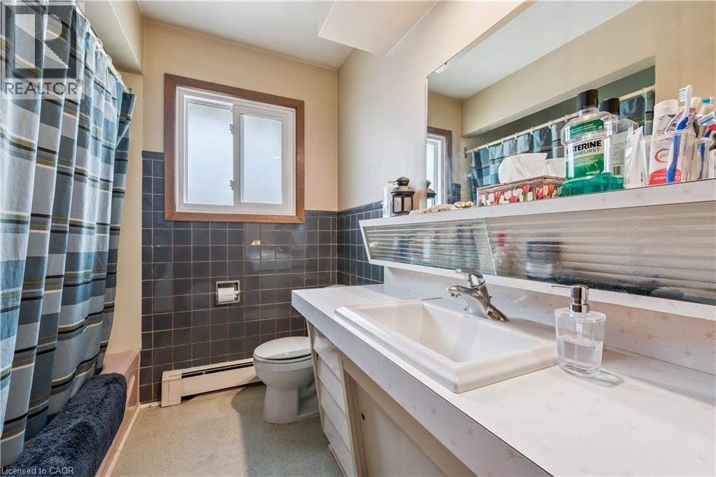 101 Secord Avenue, Kitchener, ON - Indoor Photo Showing Bathroom