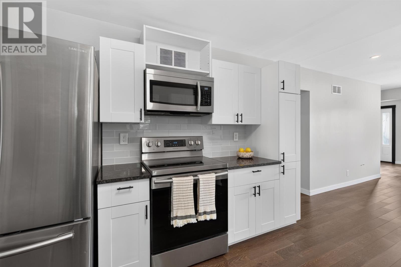 69 Grandview Ave, Sault Ste. Marie, ON - Indoor Photo Showing Kitchen