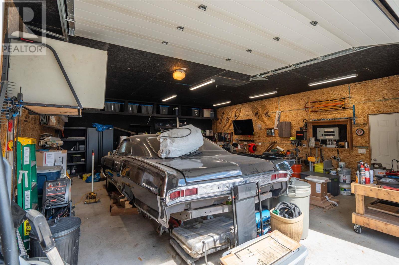 69 Grandview Ave, Sault Ste. Marie, ON - Indoor Photo Showing Garage