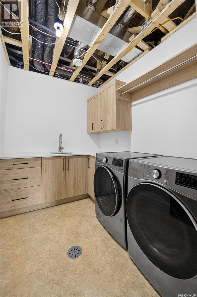 74 Emerald Ridge E, White City, SK - Indoor Photo Showing Laundry Room