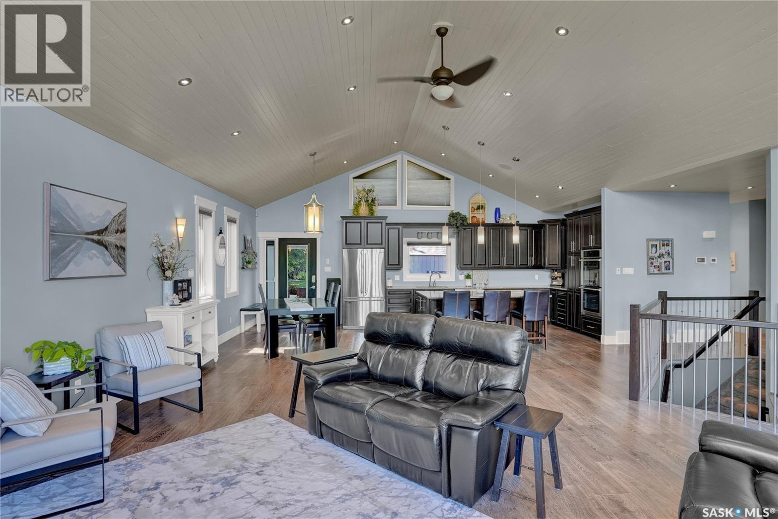 507 Tatanka Drive, Buffalo Pound Lake, SK - Indoor Photo Showing Living Room
