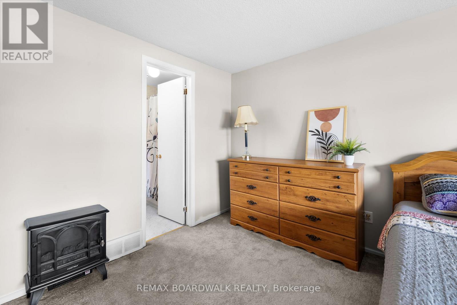 52 Baneberry Crescent, Ottawa, ON - Indoor Photo Showing Bedroom