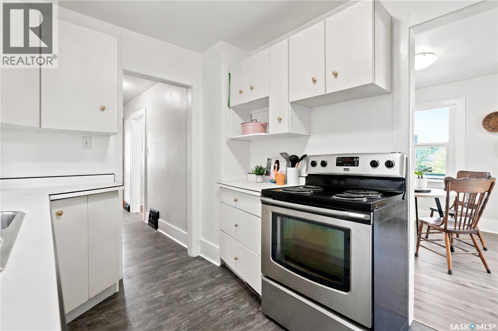 1117 Kilburn Avenue, Saskatoon, SK - Indoor Photo Showing Kitchen
