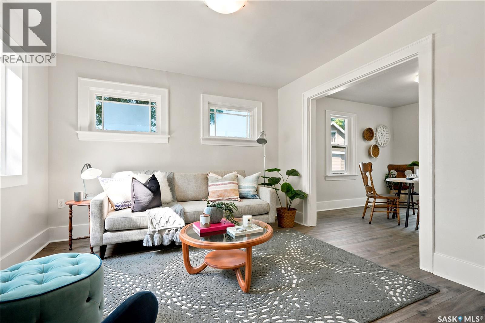1117 Kilburn Avenue, Saskatoon, SK - Indoor Photo Showing Living Room
