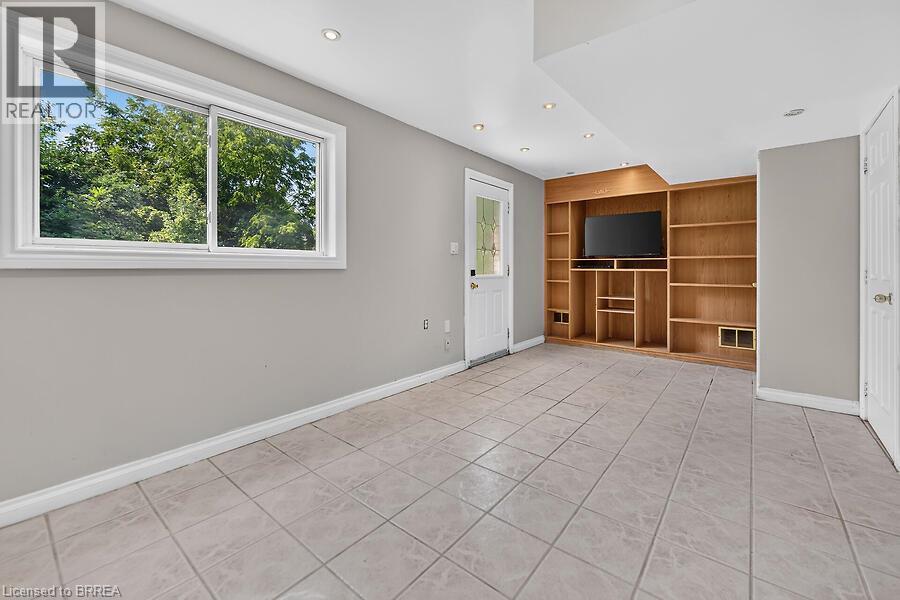 5371 Riverside Drive, Burlington, ON - Indoor Photo Showing Other Room