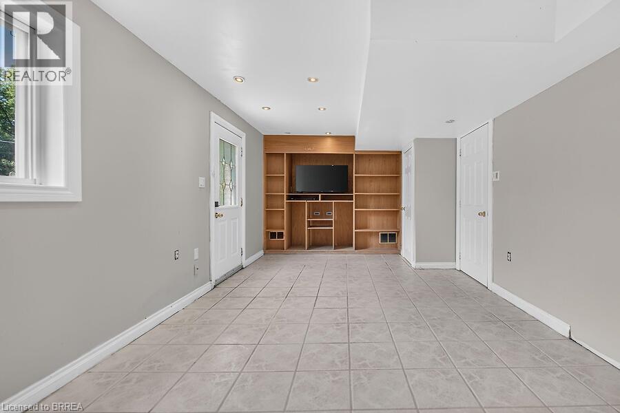 5371 Riverside Drive, Burlington, ON - Indoor Photo Showing Other Room