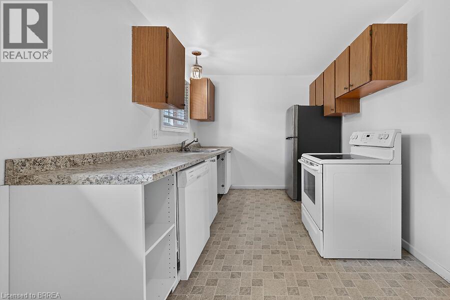 5371 Riverside Drive, Burlington, ON - Indoor Photo Showing Kitchen