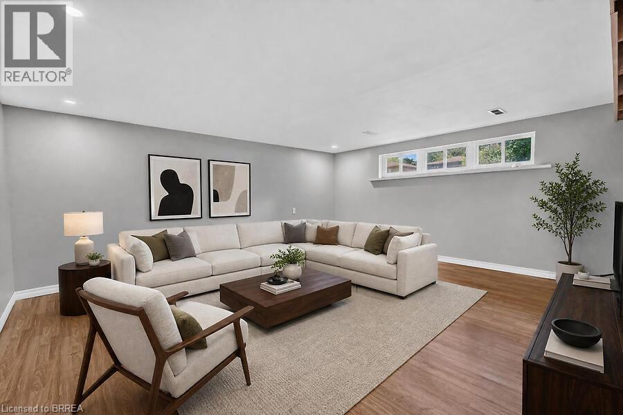 5371 Riverside Drive, Burlington, ON - Indoor Photo Showing Living Room