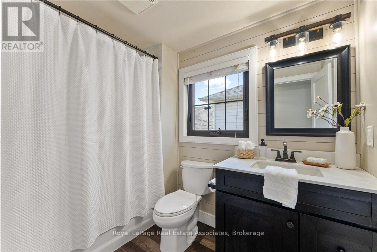 1464 Trowbridge Drive, Oshawa, ON - Indoor Photo Showing Bathroom