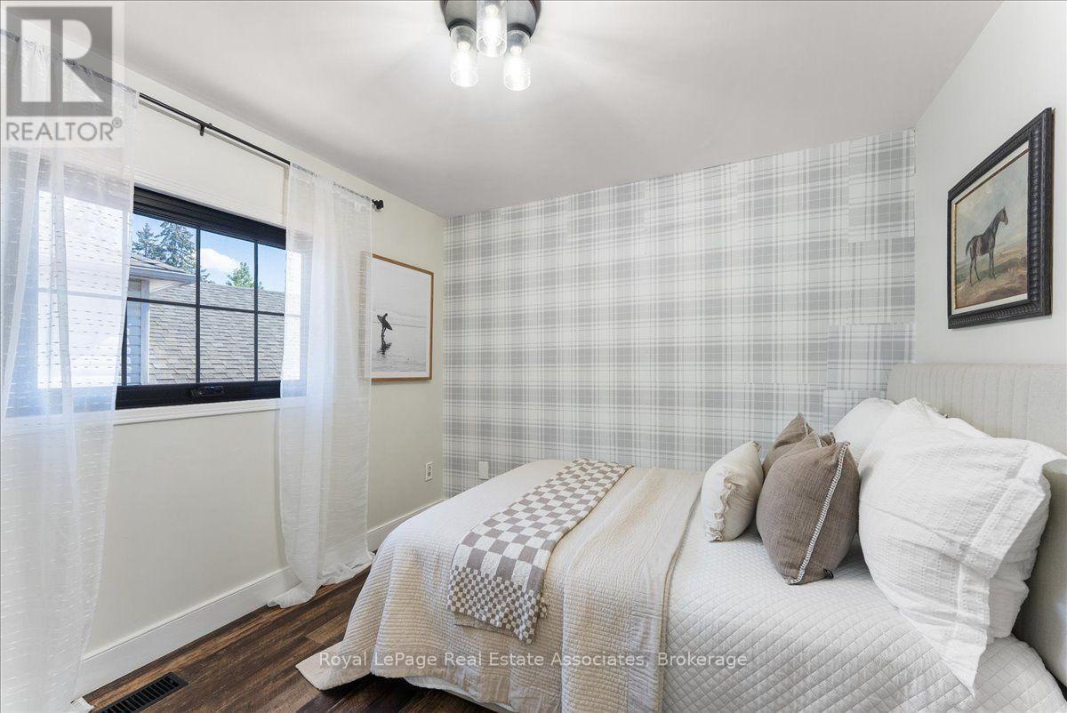 1464 Trowbridge Drive, Oshawa, ON - Indoor Photo Showing Bedroom