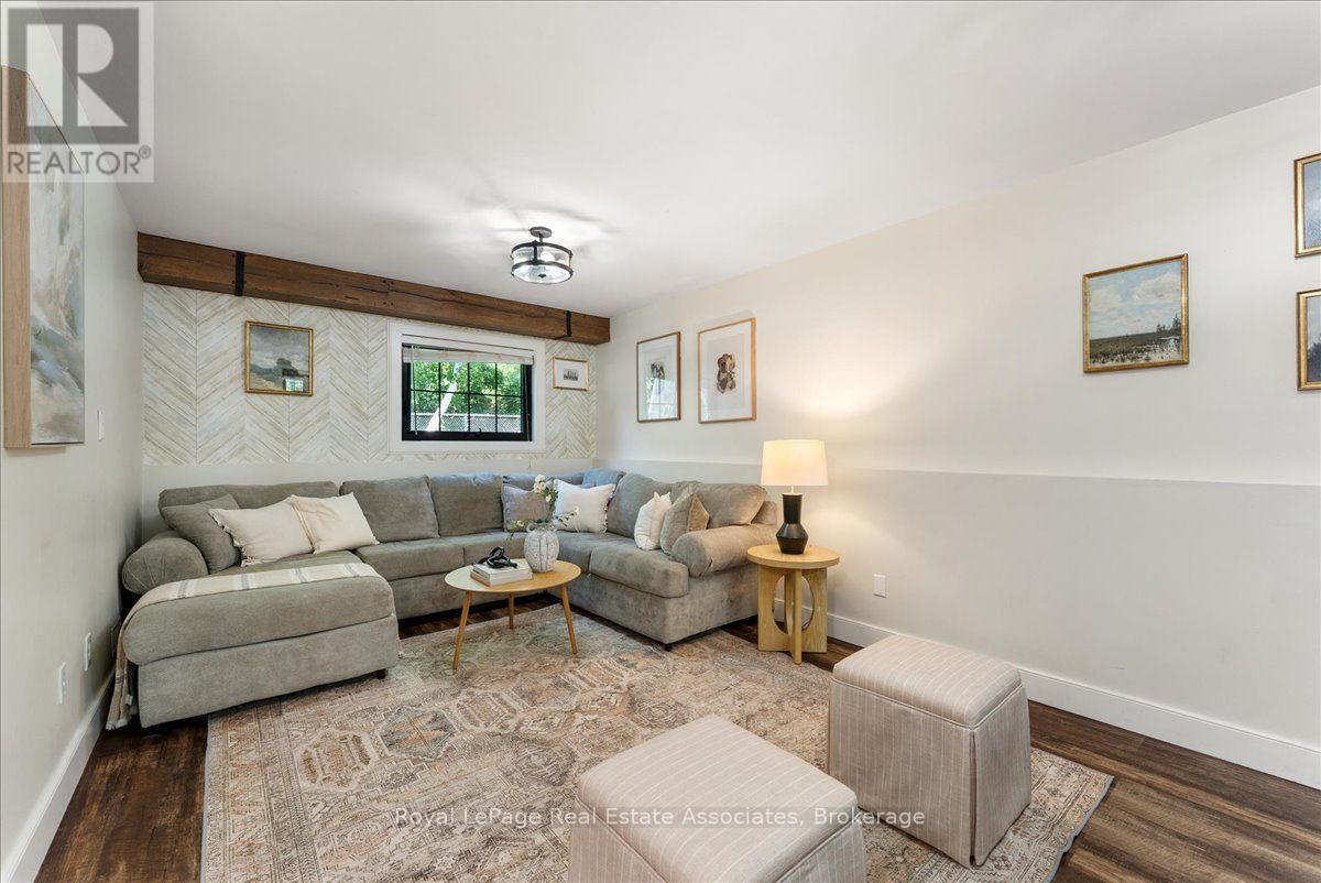 1464 Trowbridge Drive, Oshawa, ON - Indoor Photo Showing Living Room