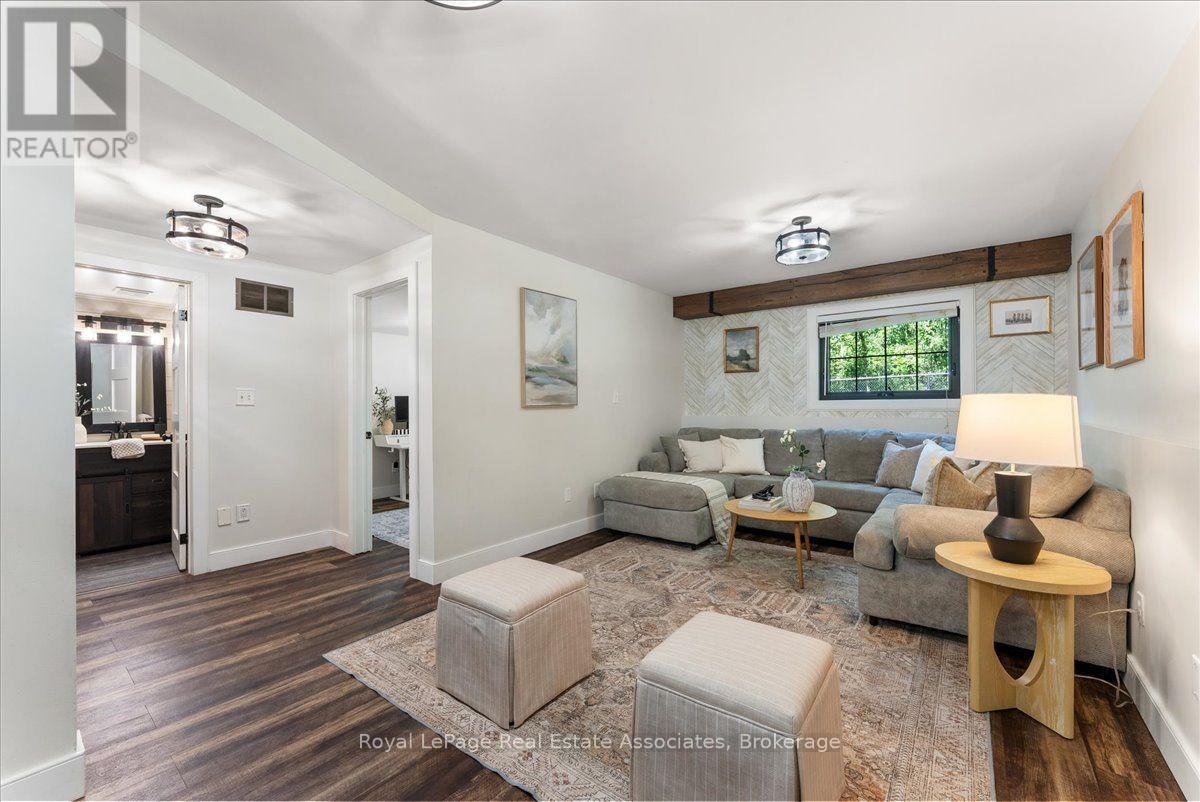 1464 Trowbridge Drive, Oshawa, ON - Indoor Photo Showing Living Room