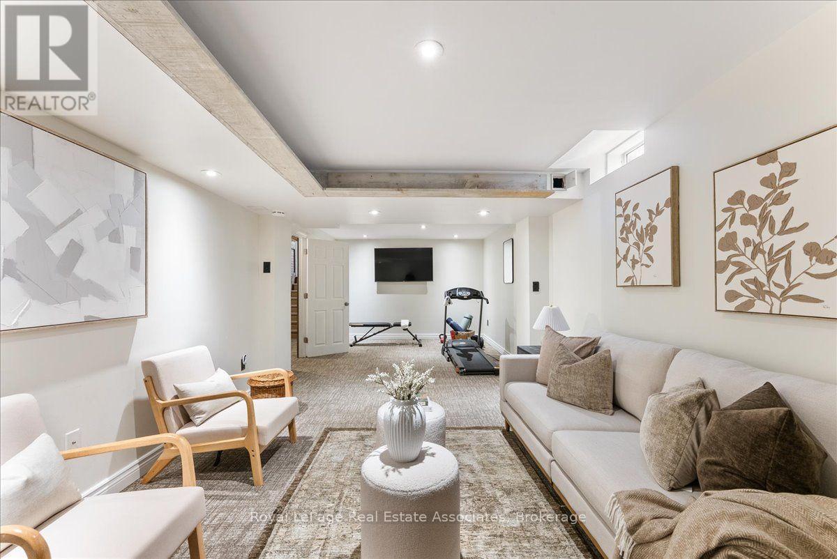 1464 Trowbridge Drive, Oshawa, ON - Indoor Photo Showing Living Room
