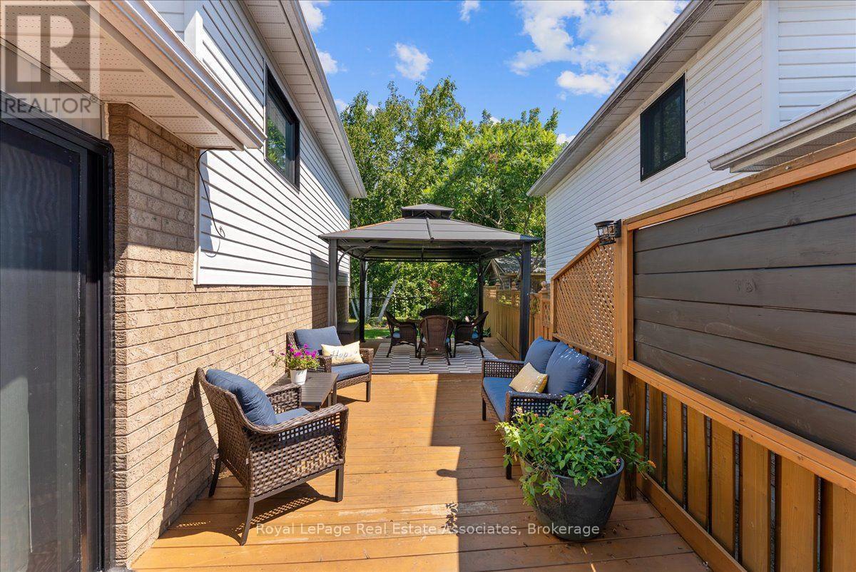 1464 Trowbridge Drive, Oshawa, ON - Outdoor With Deck Patio Veranda With Exterior