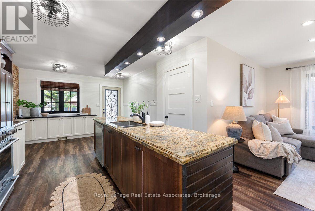 1464 Trowbridge Drive, Oshawa, ON - Indoor Photo Showing Kitchen With Double Sink