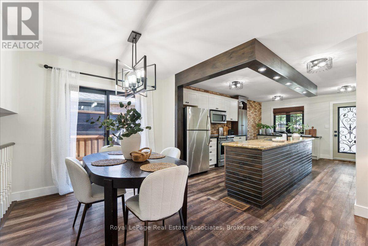 1464 Trowbridge Drive, Oshawa, ON - Indoor Photo Showing Dining Room