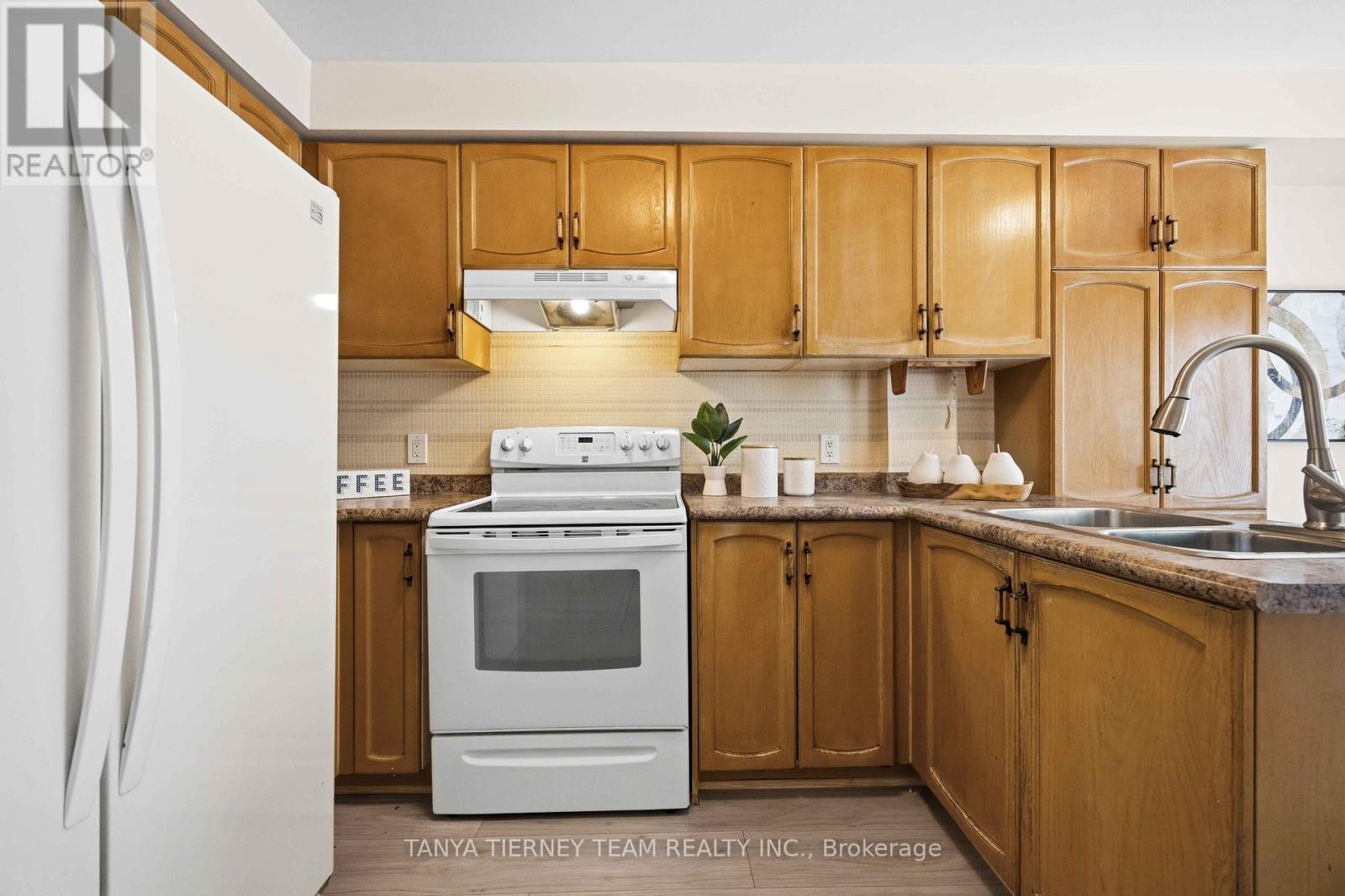 60 Pidduck Street, Clarington, ON - Indoor Photo Showing Kitchen With Double Sink