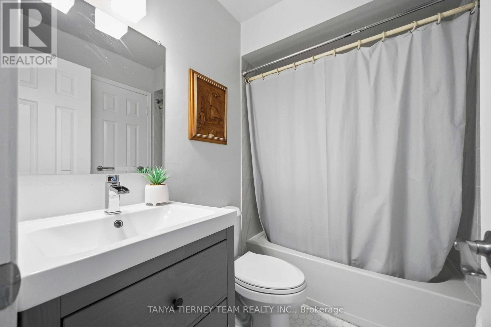 60 Pidduck Street, Clarington, ON - Indoor Photo Showing Bathroom