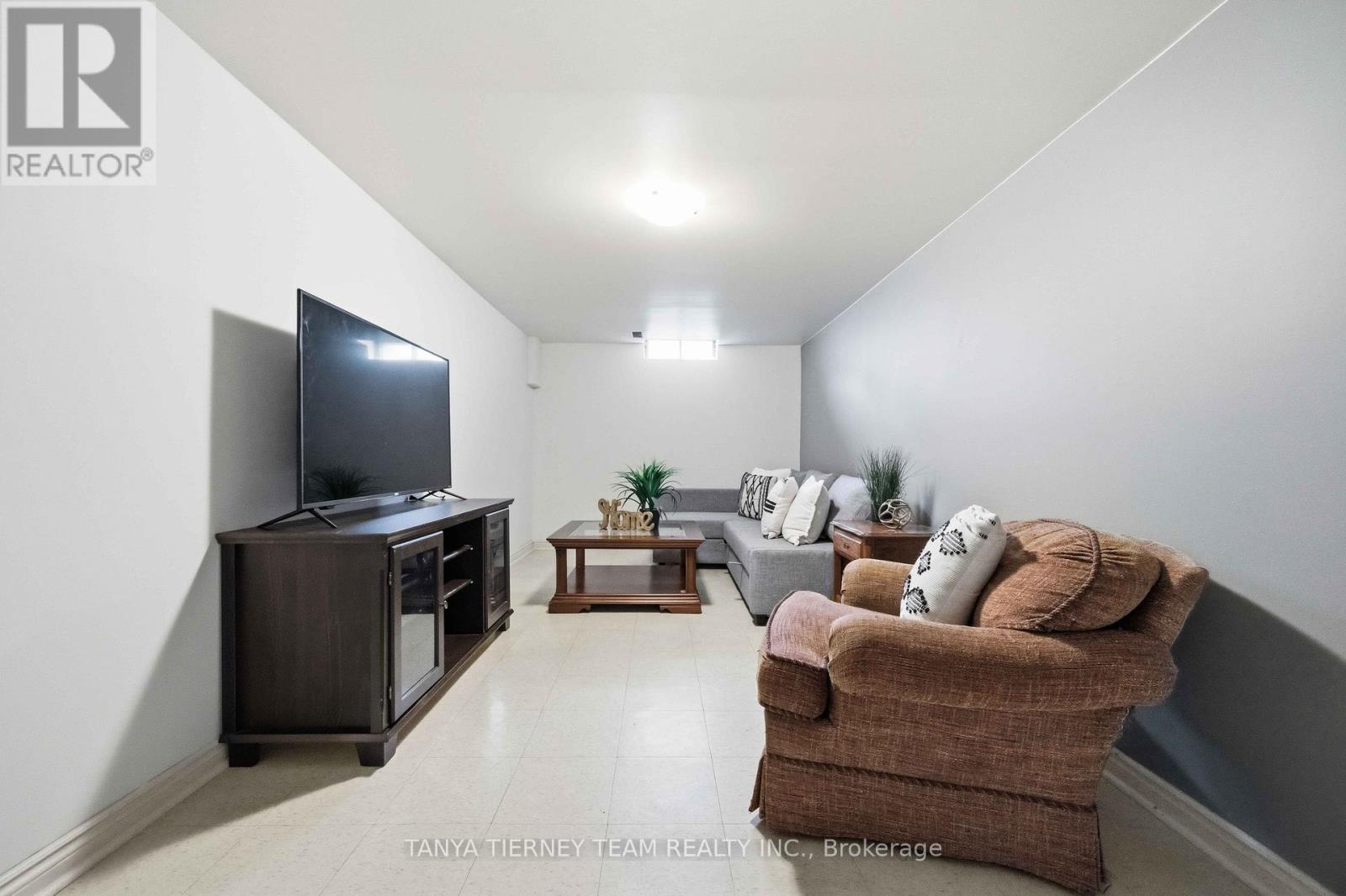 60 Pidduck Street, Clarington, ON - Indoor