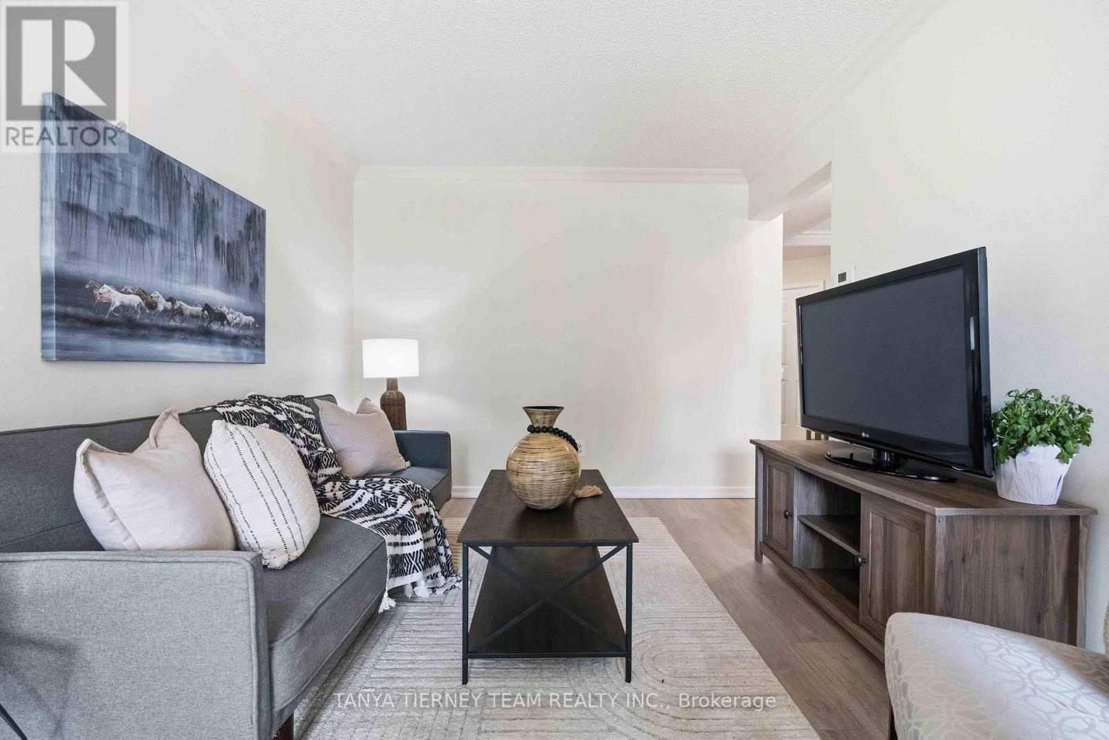 60 Pidduck Street, Clarington, ON - Indoor Photo Showing Living Room
