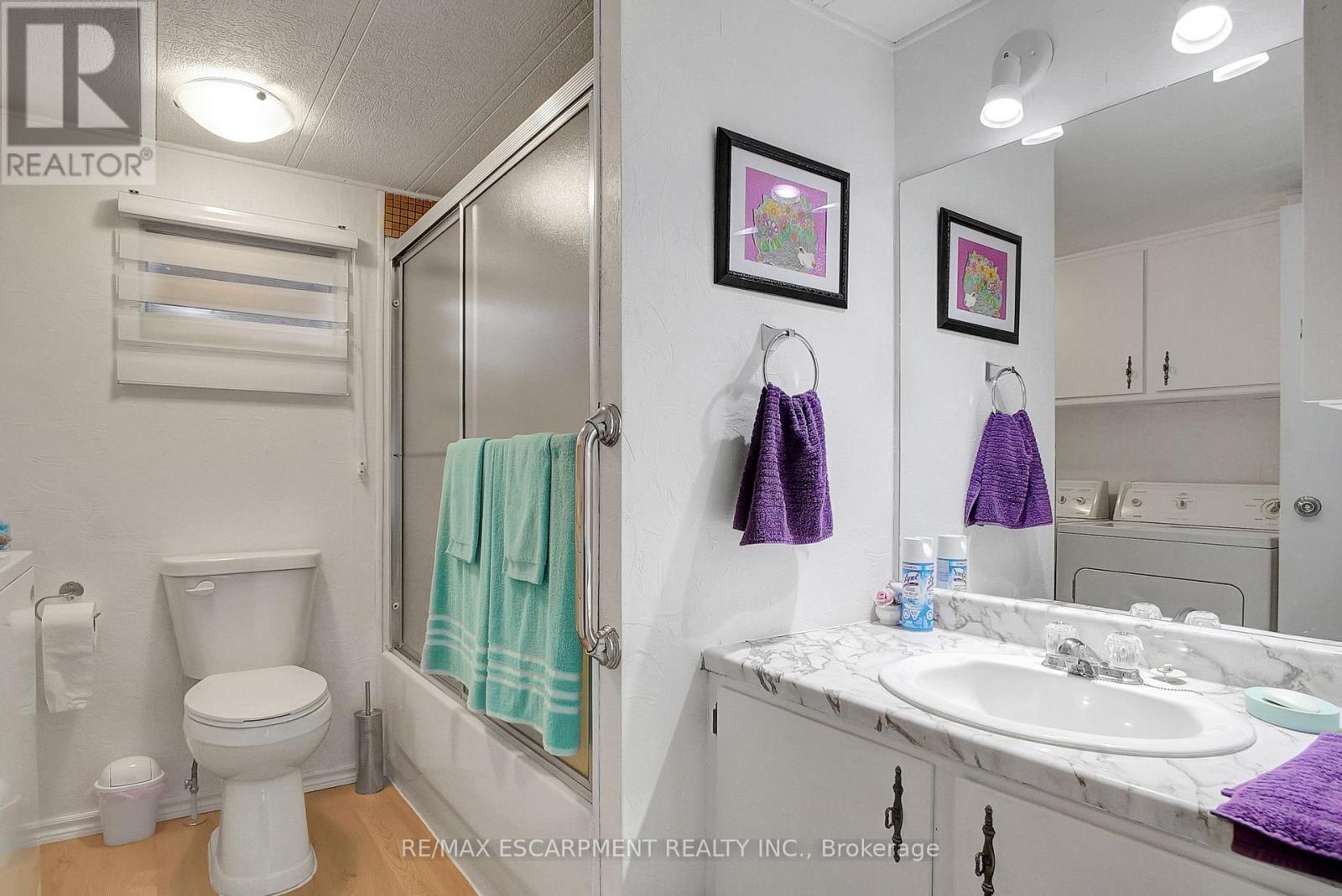 1A - 1429 Sheffield Road, Hamilton, ON - Indoor Photo Showing Bathroom