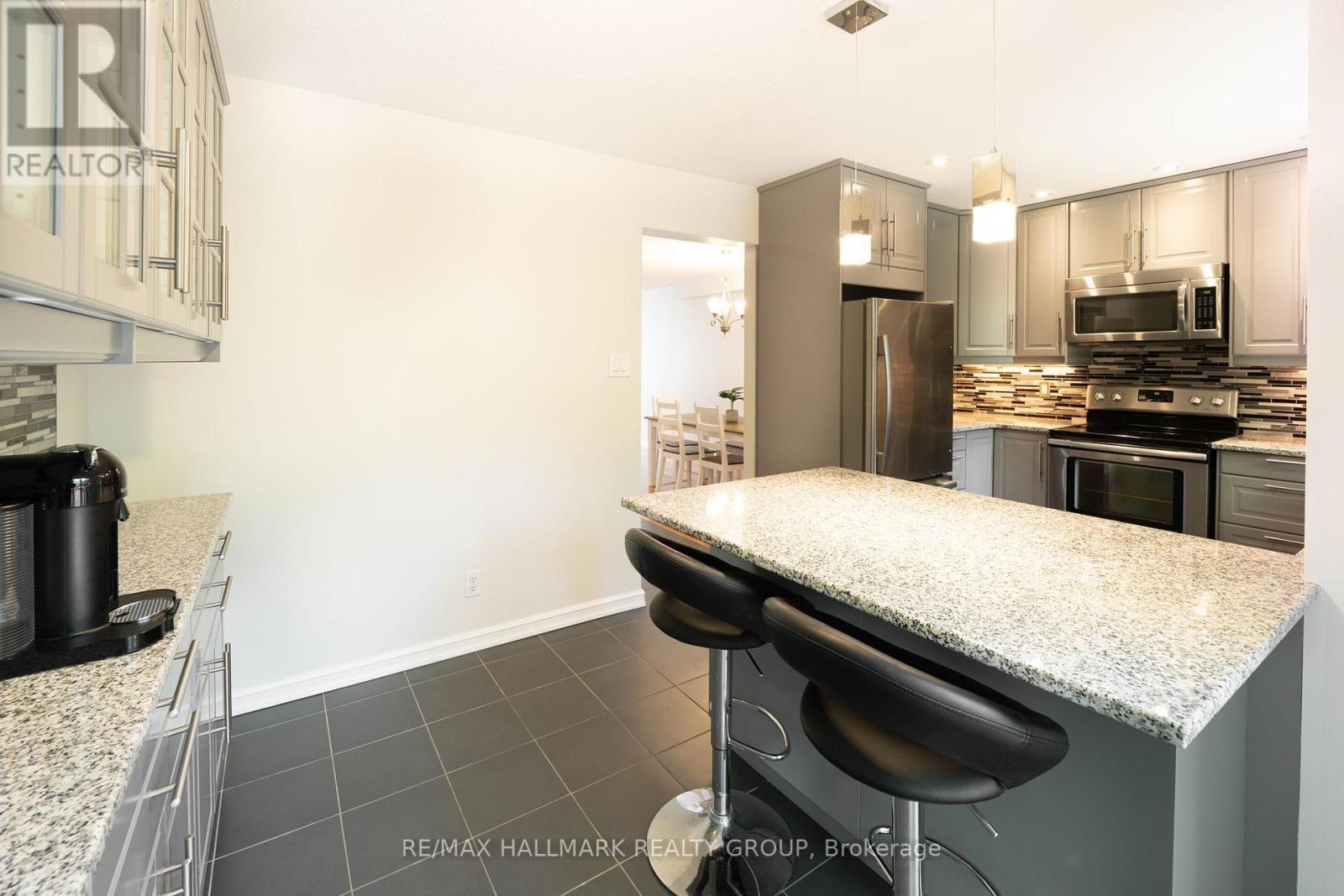 3 Seth Private, Ottawa, ON - Indoor Photo Showing Kitchen With Stainless Steel Kitchen With Upgraded Kitchen