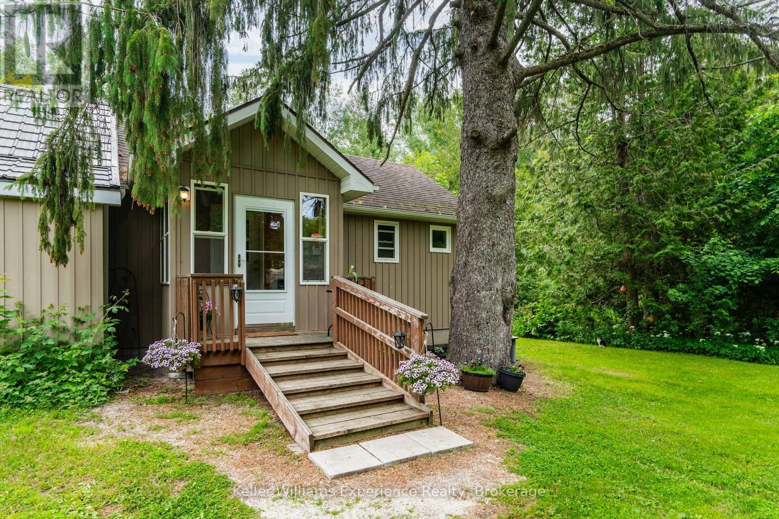 3744 Flos 4 Road W, Springwater, ON - Outdoor
