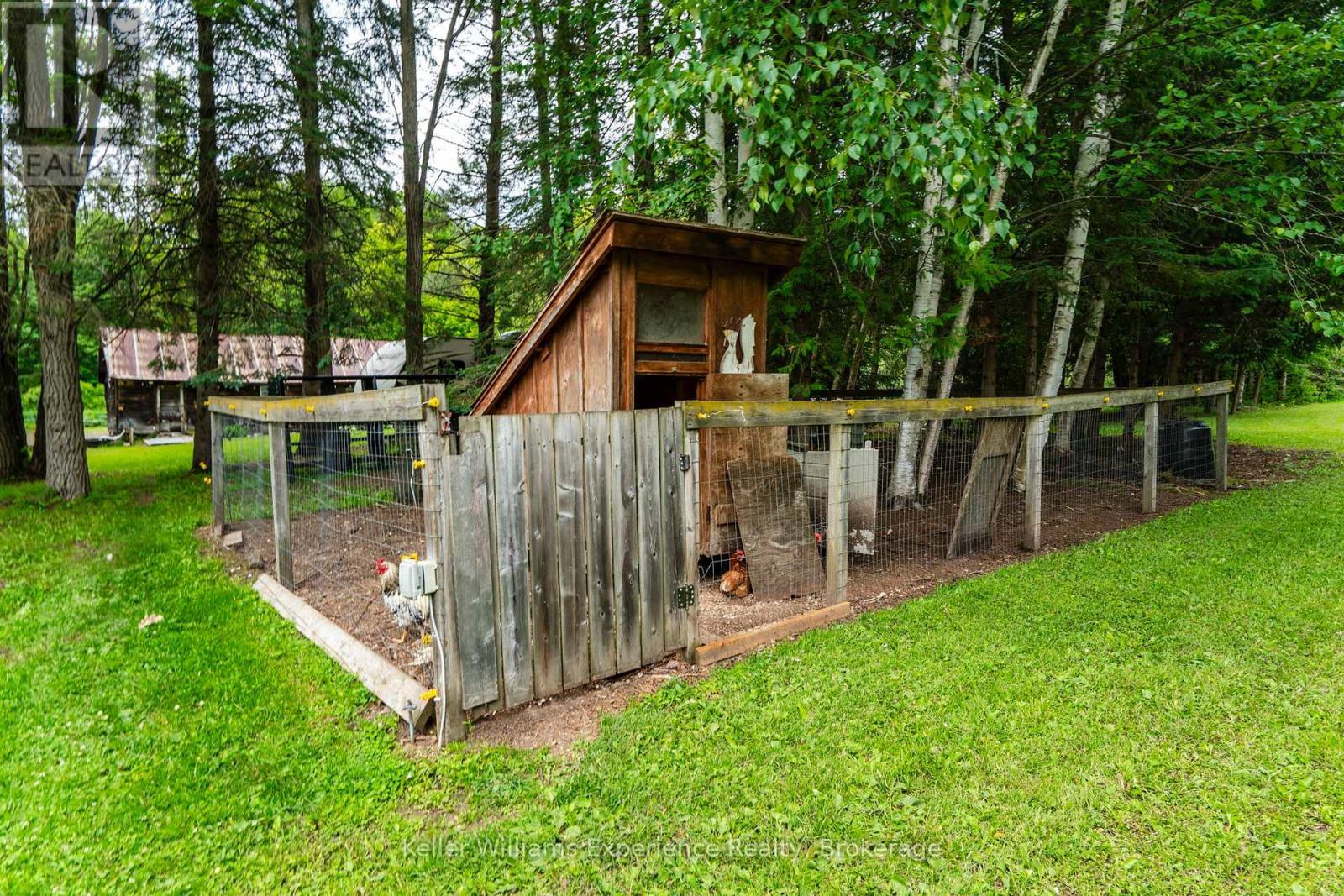 3744 Flos 4 Road W, Springwater, ON - Outdoor