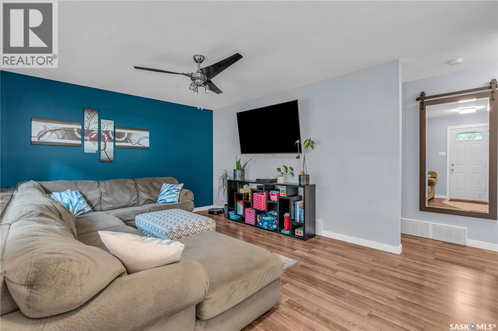 26 Fyfe Street, Regina, SK - Indoor Photo Showing Living Room