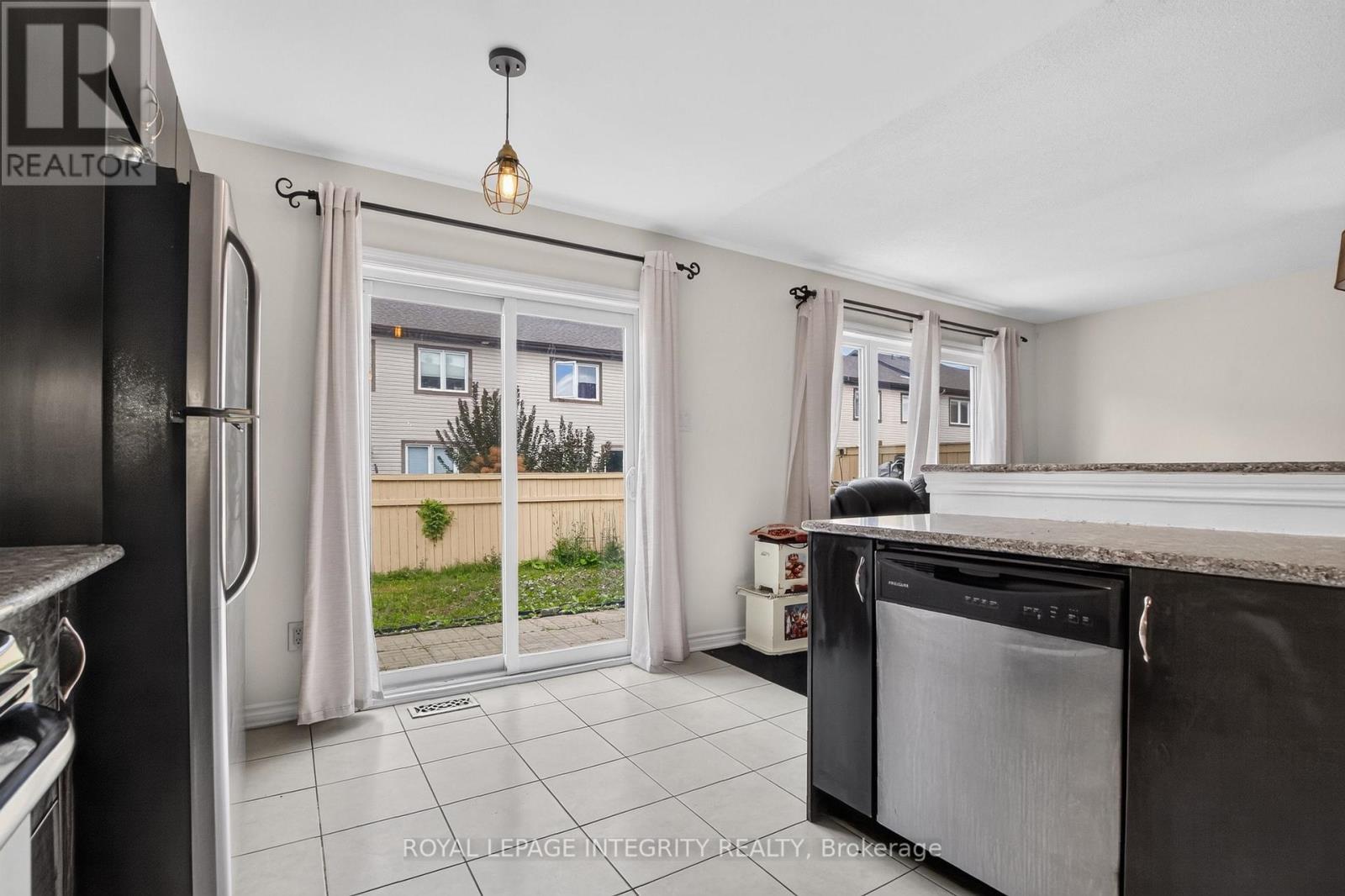 414 Meadowhawk Crescent, Ottawa, ON - Indoor Photo Showing Kitchen