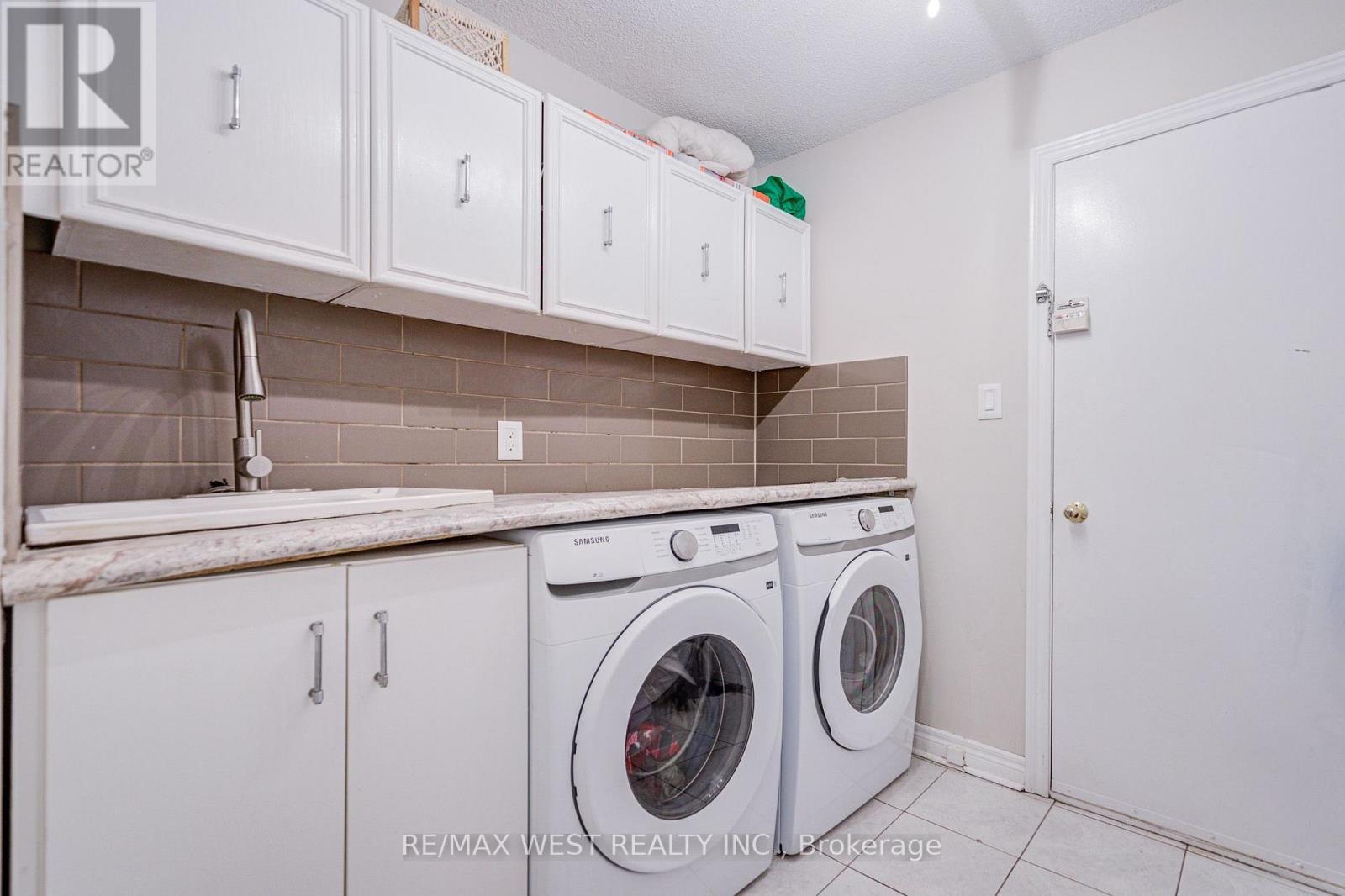 8 Ballycastle Crescent, Brampton, ON - Indoor Photo Showing Laundry Room