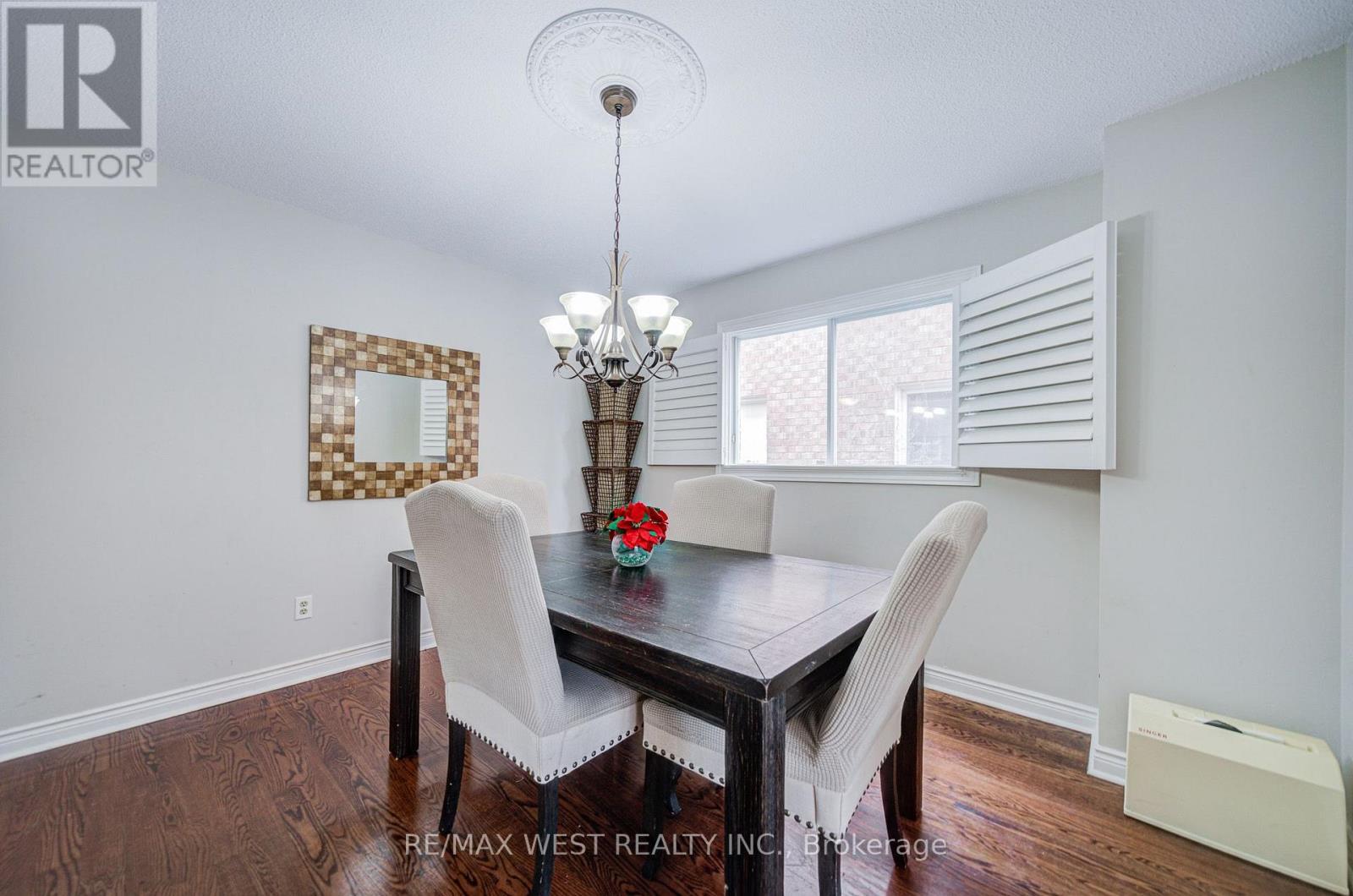 8 Ballycastle Crescent, Brampton, ON - Indoor Photo Showing Dining Room