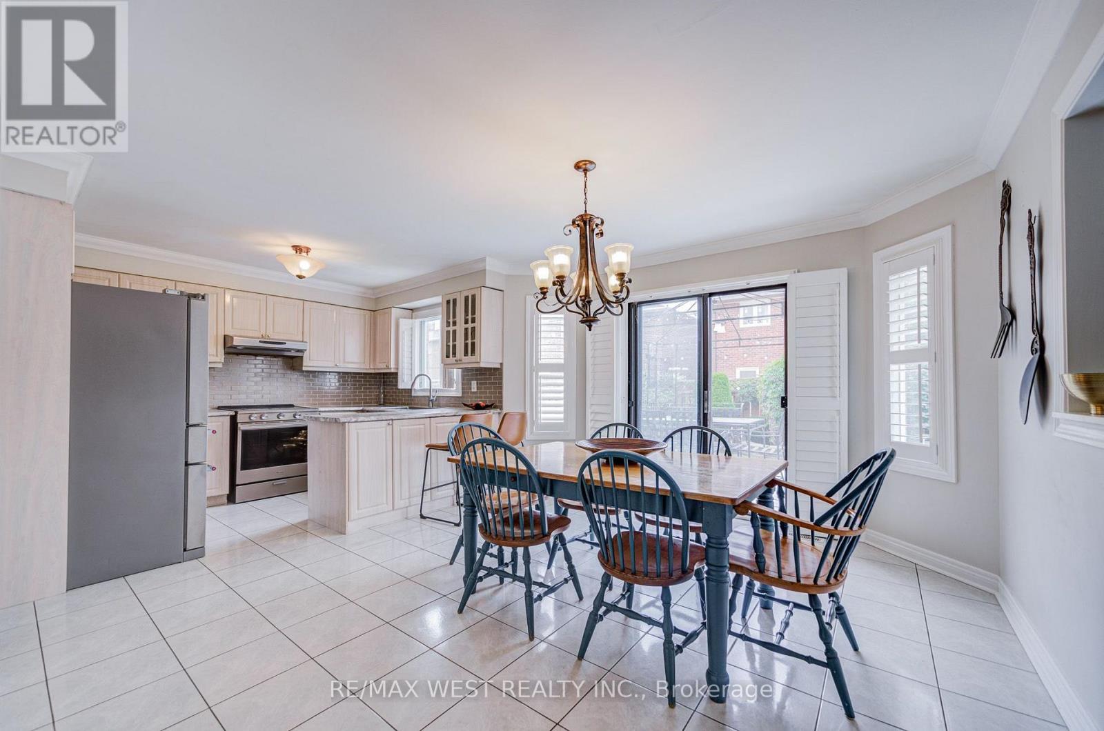 8 Ballycastle Crescent, Brampton, ON - Indoor Photo Showing Other Room