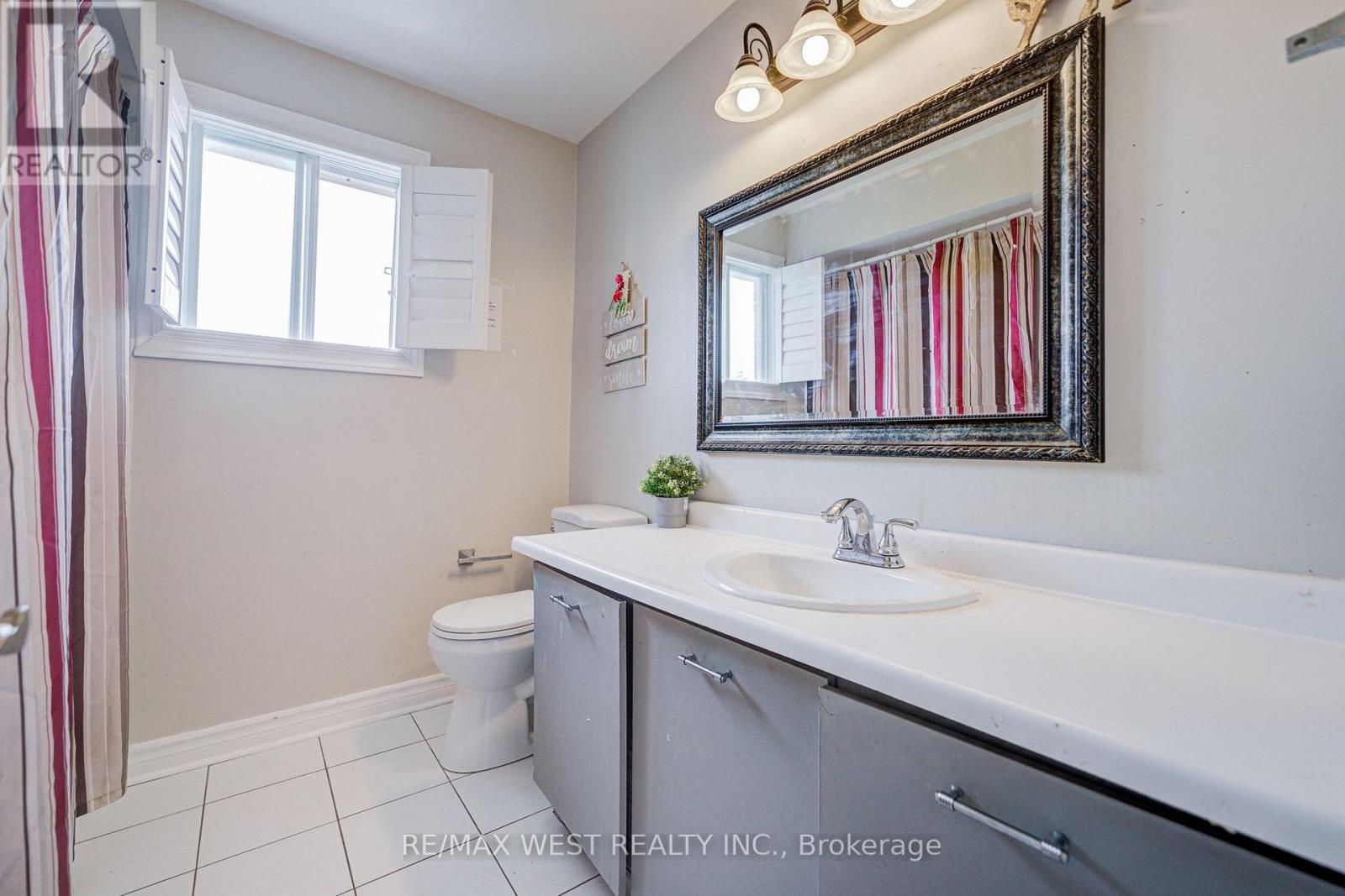 8 Ballycastle Crescent, Brampton, ON - Indoor Photo Showing Bathroom