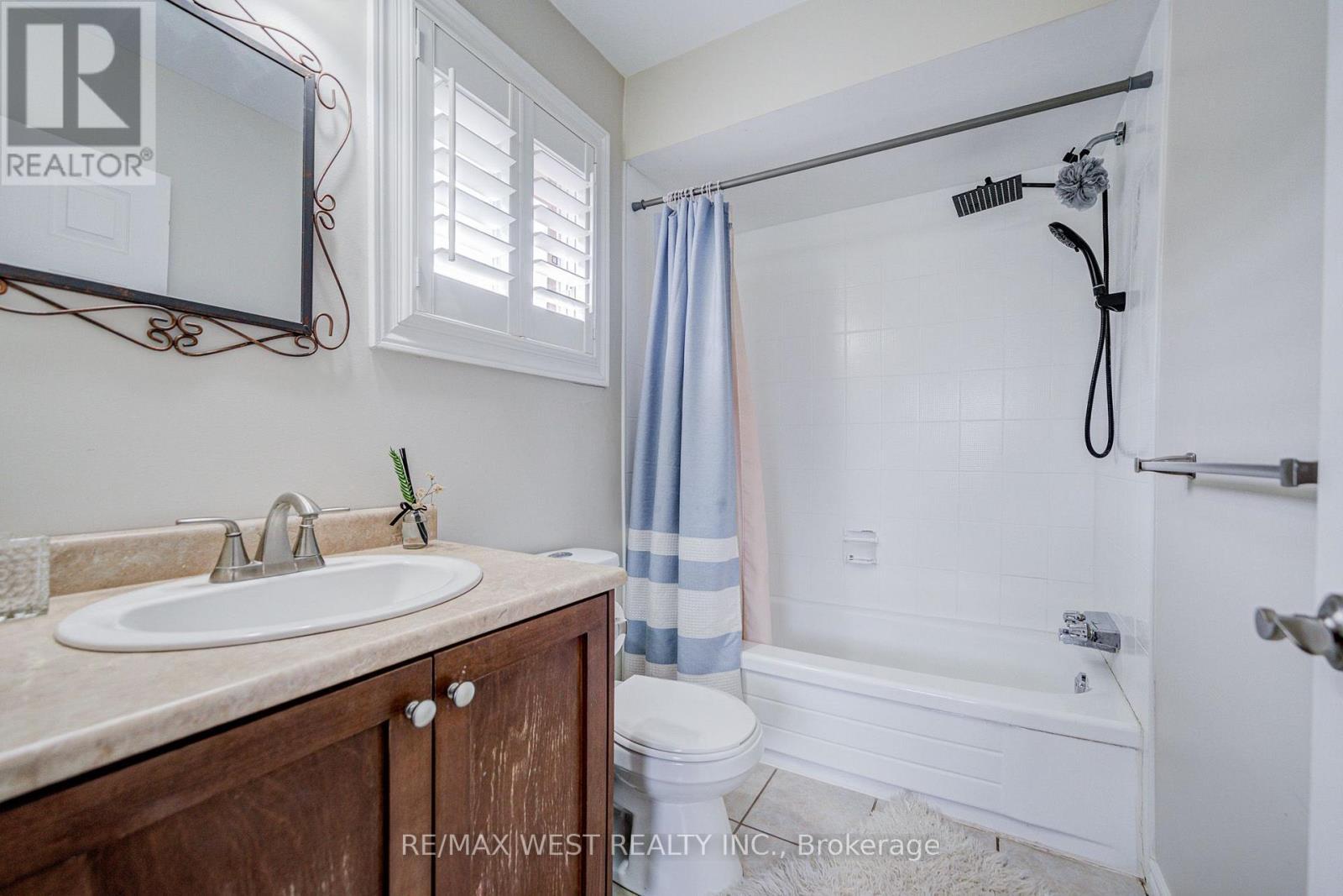 8 Ballycastle Crescent, Brampton, ON - Indoor Photo Showing Bathroom