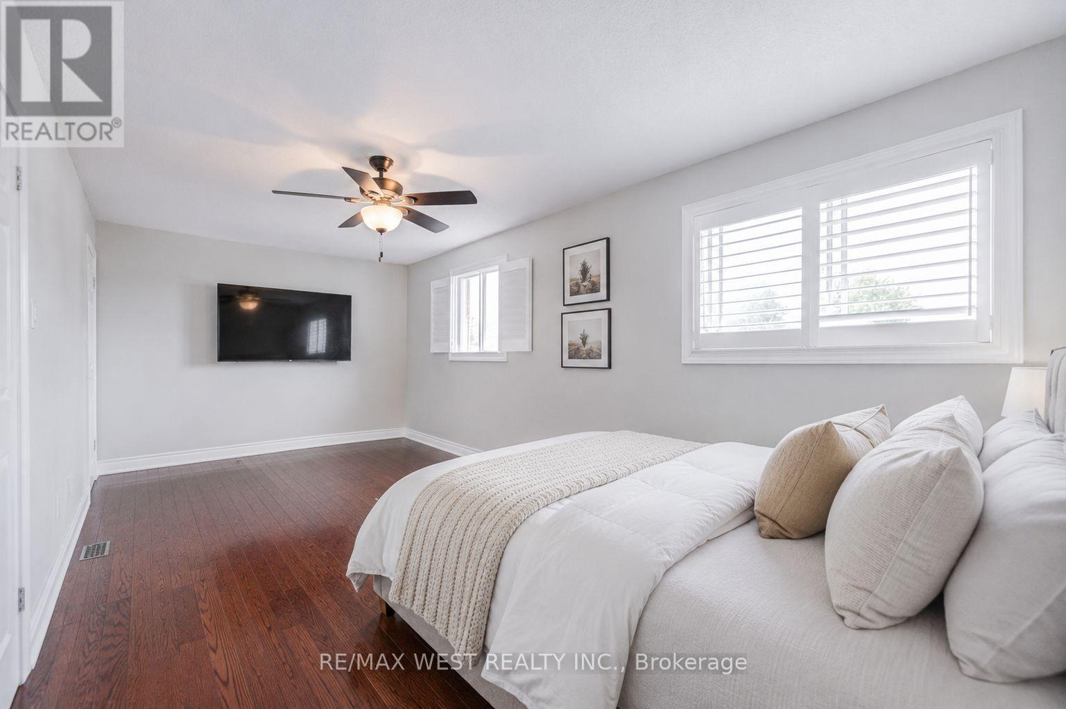 8 Ballycastle Crescent, Brampton, ON - Indoor Photo Showing Bedroom