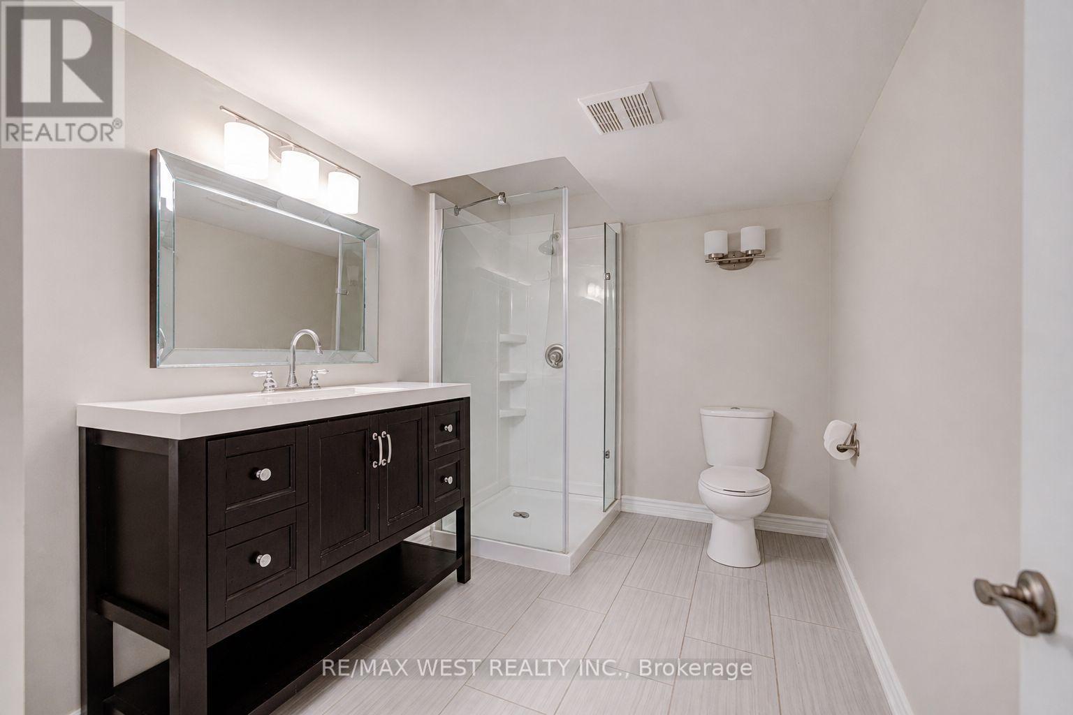 8 Ballycastle Crescent, Brampton, ON - Indoor Photo Showing Bathroom