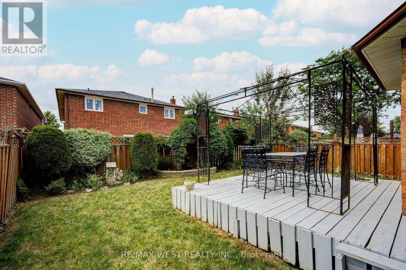 8 Ballycastle Crescent, Brampton, ON - Outdoor With Deck Patio Veranda