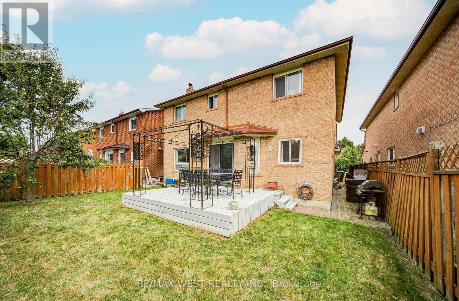 8 Ballycastle Crescent, Brampton, ON - Outdoor With Deck Patio Veranda With Exterior