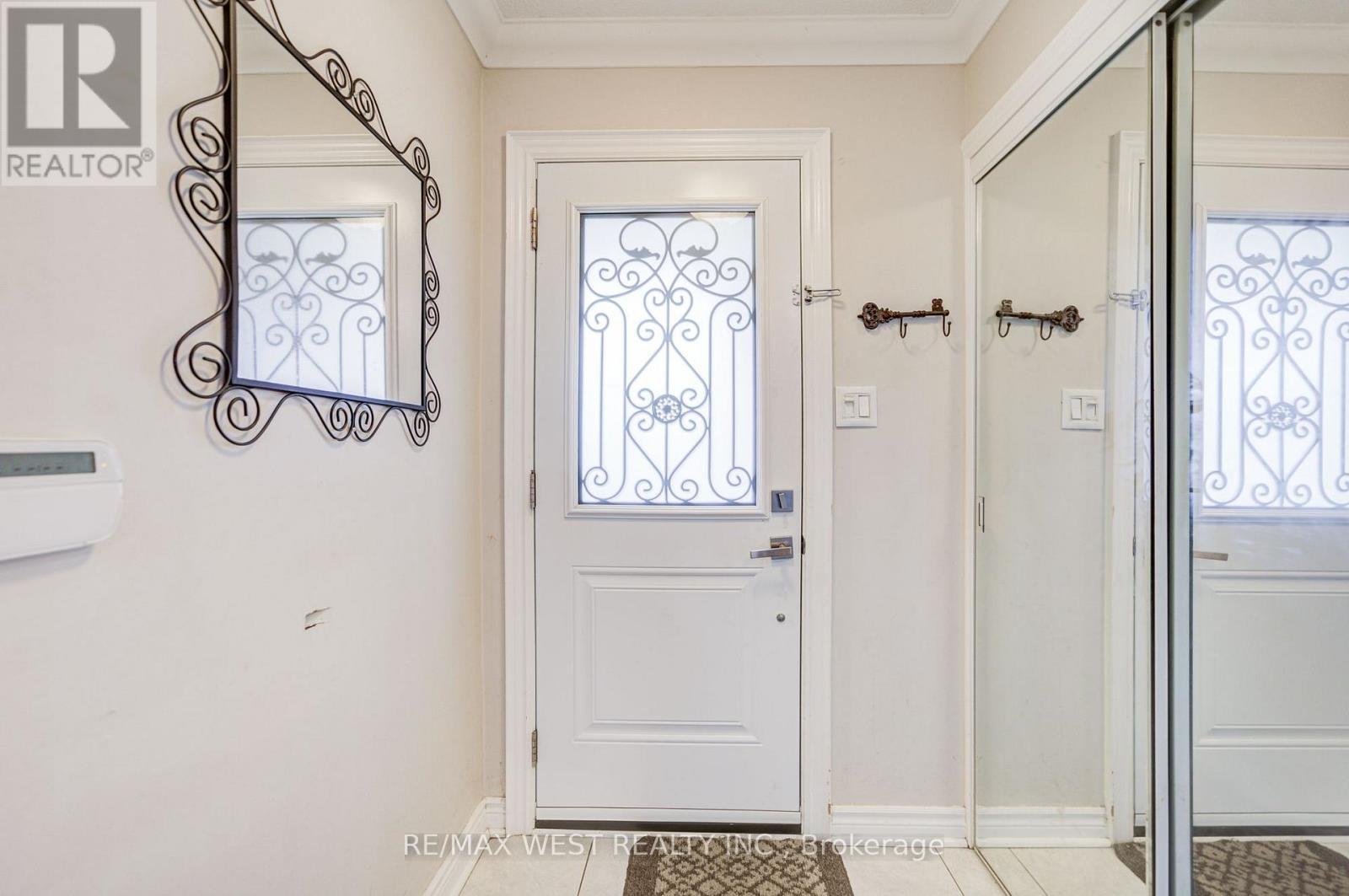 8 Ballycastle Crescent, Brampton, ON - Indoor Photo Showing Other Room