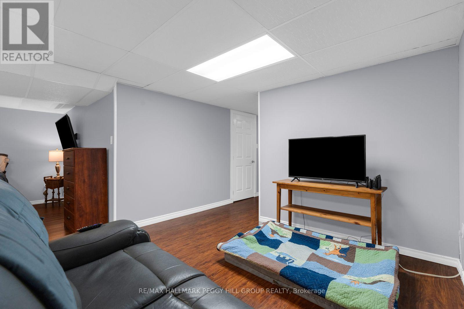 14 Copeman Crescent, Barrie, ON - Indoor