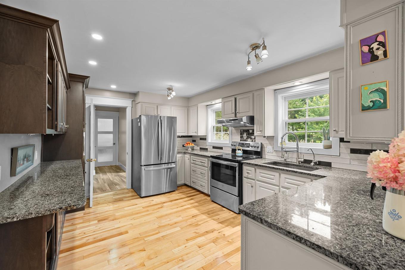 53 Parkside Drive, Charlottetown, PE - Indoor Photo Showing Kitchen