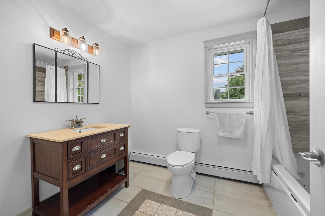 53 Parkside Drive, Charlottetown, PE - Indoor Photo Showing Bathroom