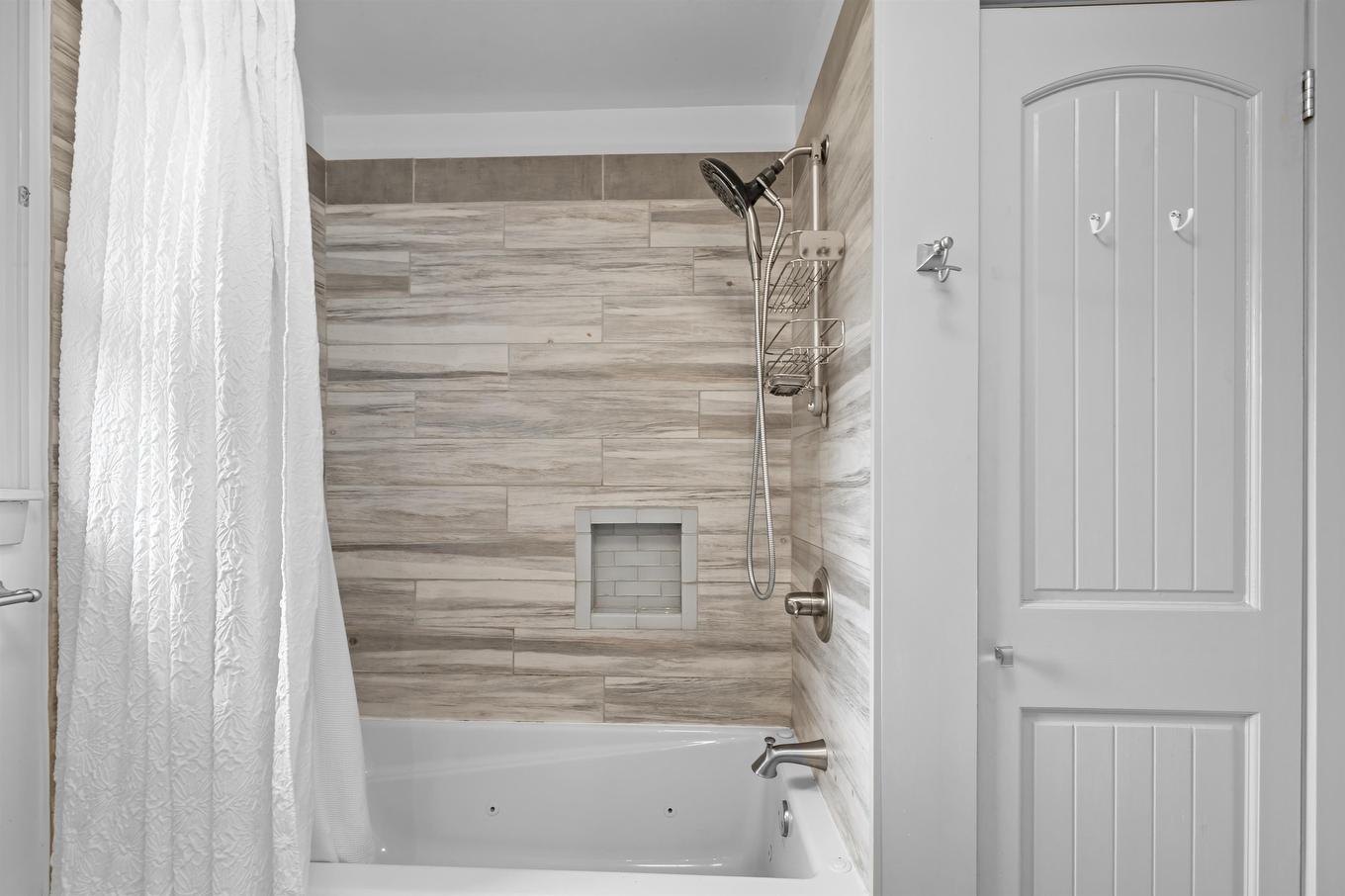 53 Parkside Drive, Charlottetown, PE - Indoor Photo Showing Bathroom